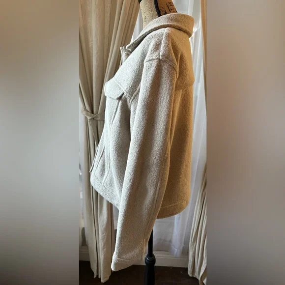 Joie Camel Tan Teddy Long Sleeve Button Front Moto Shacket Cropped - Picture 4 of 10